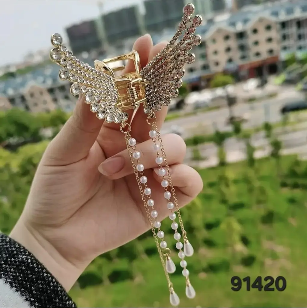 PEARL BUTTERFLY HAIR CLAW CLIP 