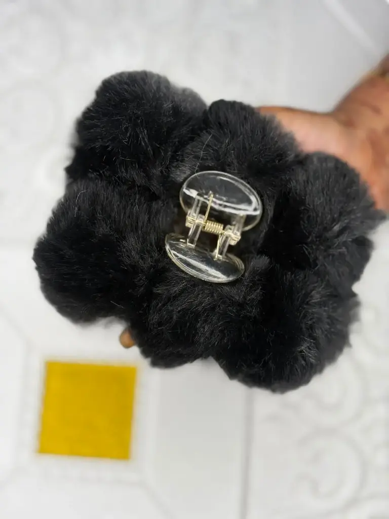 Big Size Fur Hair Clutcher