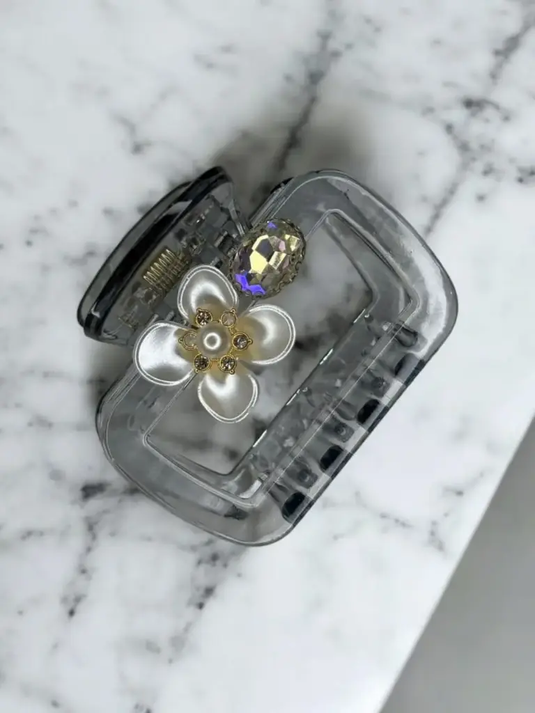 Korean hair claw