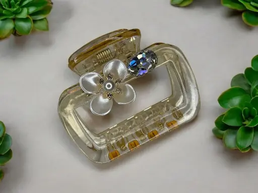 Korean hair claw